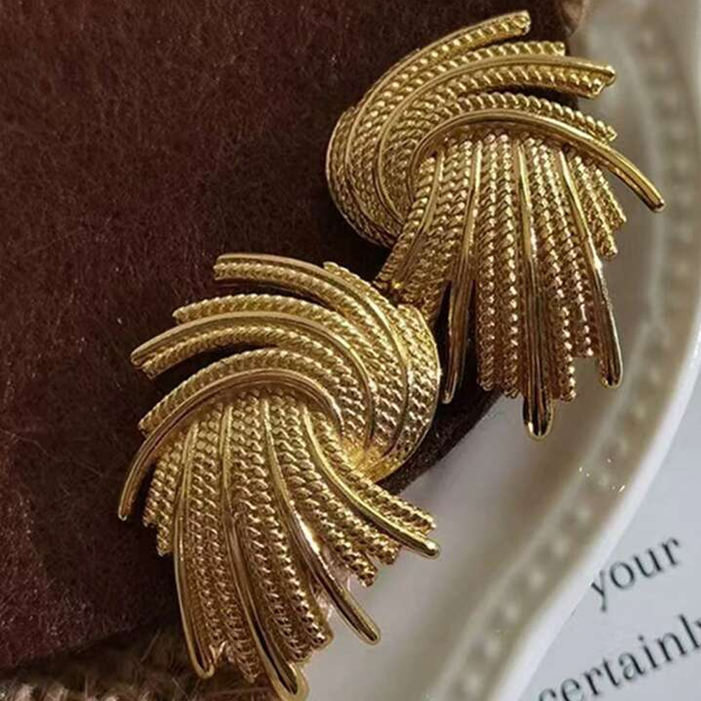 Gold pokey earrings
