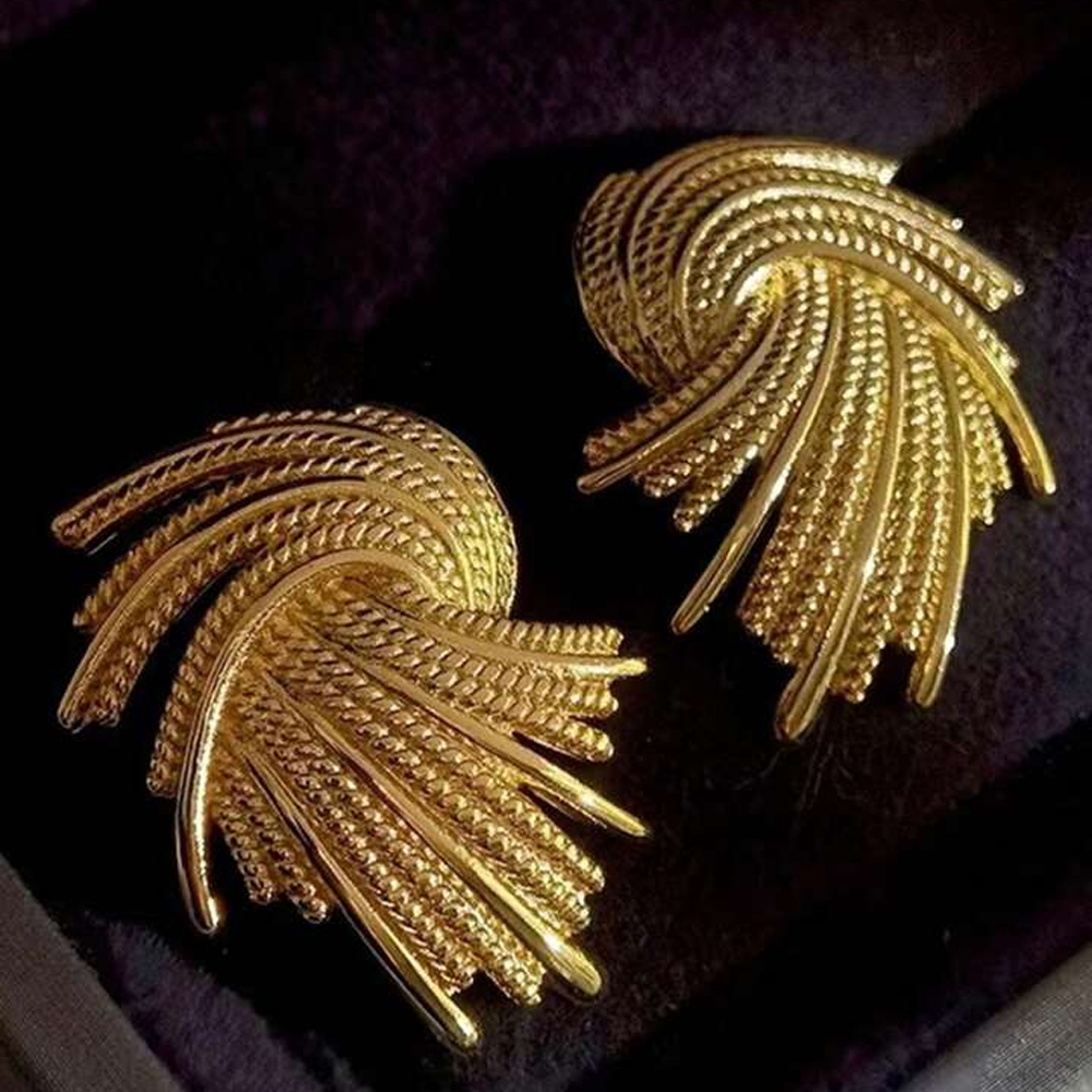 Gold pokey earrings